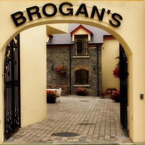 Brogans Bar & Hotel 트림 외부 사진